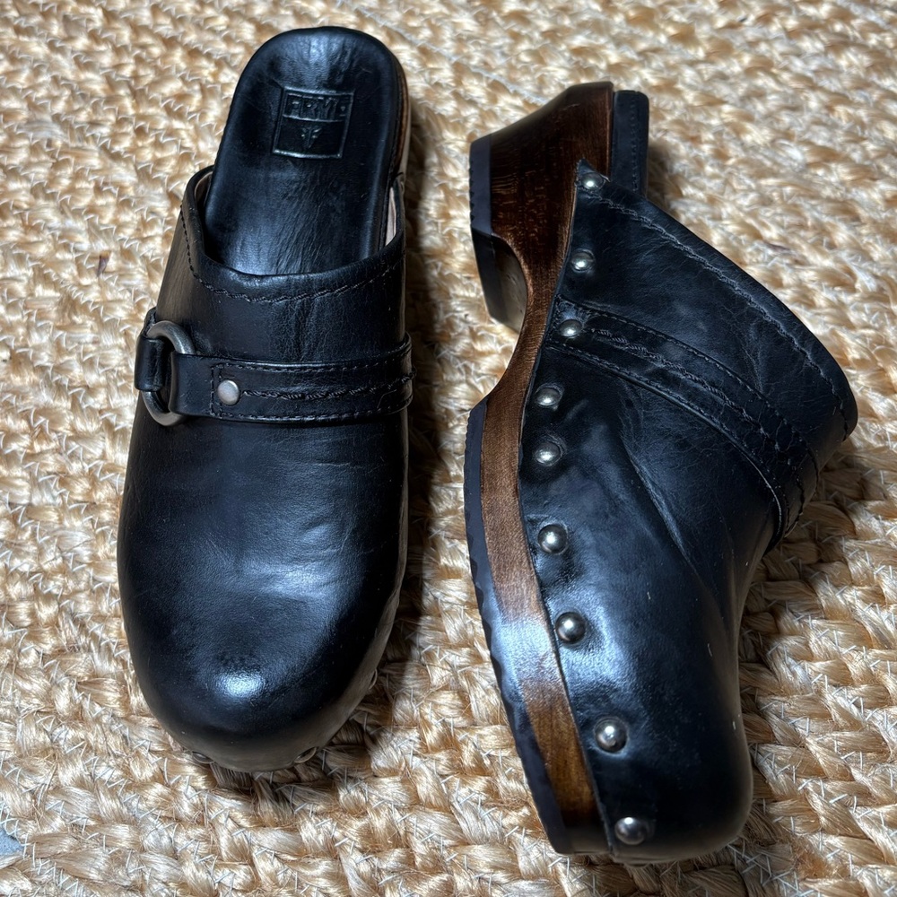 VTG FRYE Clara O Ring Black Leather Mules